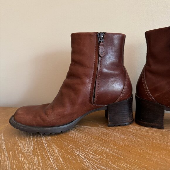 Timberland Genuine Leather Boots Block Heel Booties Distressed Tan Brown 7.5 - Picture 6 of 12